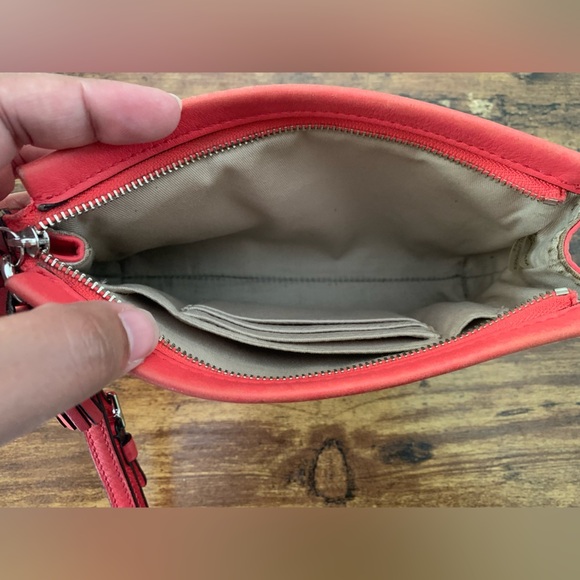 Coach Legacy Coral Leather Large Wristlet Clutch Purse Perfect for Summer! ☀️ - Picture 6 of 9